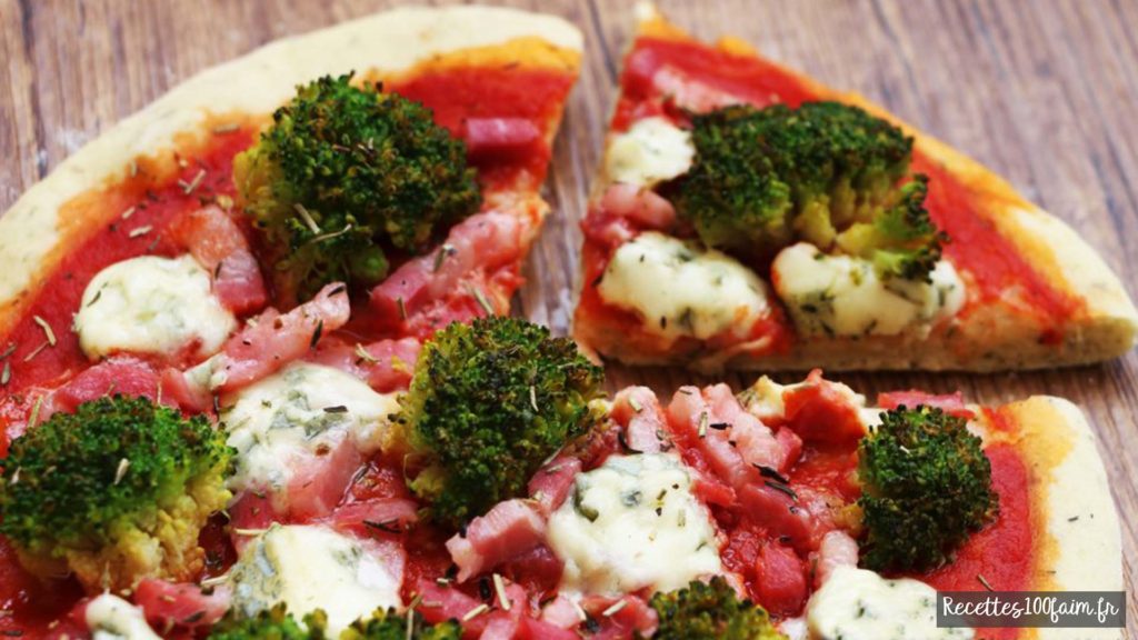 recette de Pizza au brocolis lardons et fourme