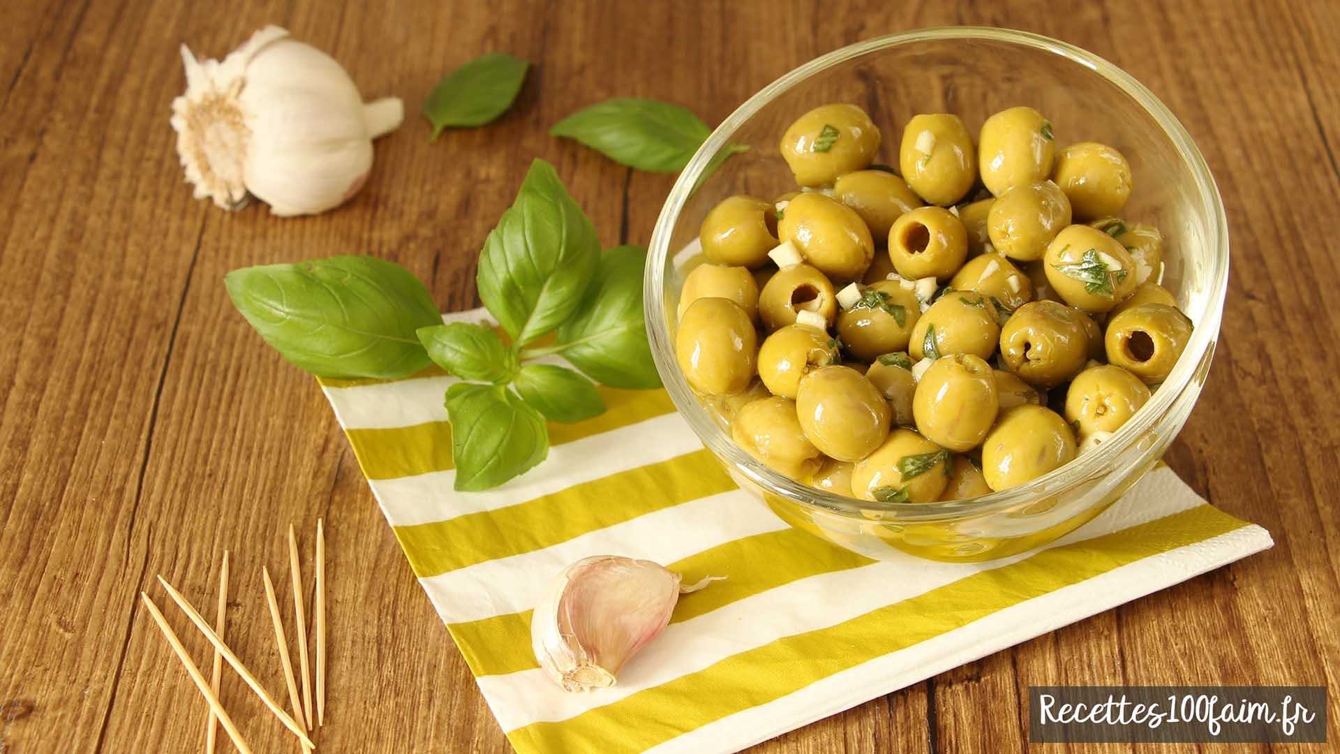 Olives marinées pour l'apéro (ail et basilic)