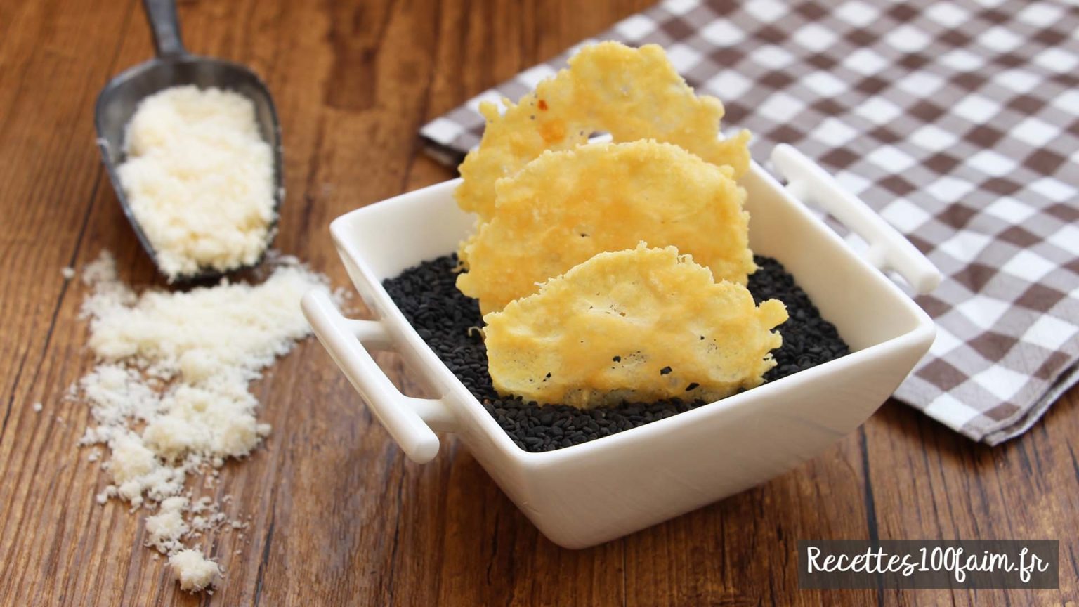 Recette (simple et rapide) de tuiles de parmesan | Recettes100faim